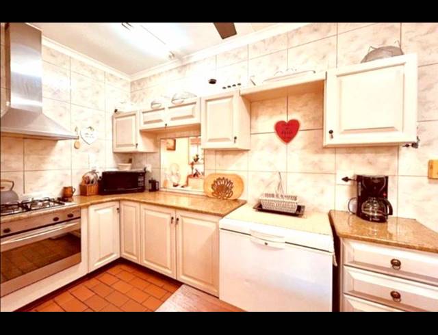 4 BEDROOM HOUSE FOR SALE IN MEER EN SEE